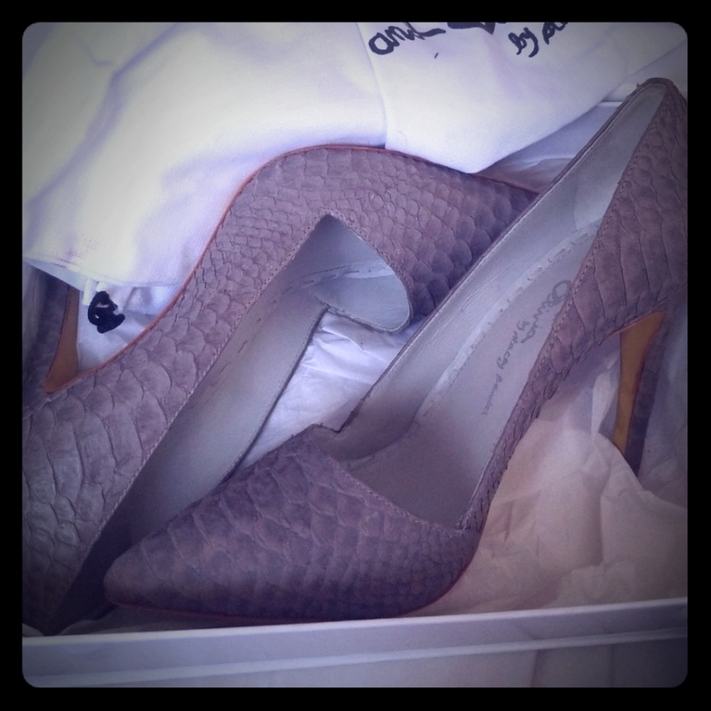 Alice and Olivia snakeskin embossed shoes